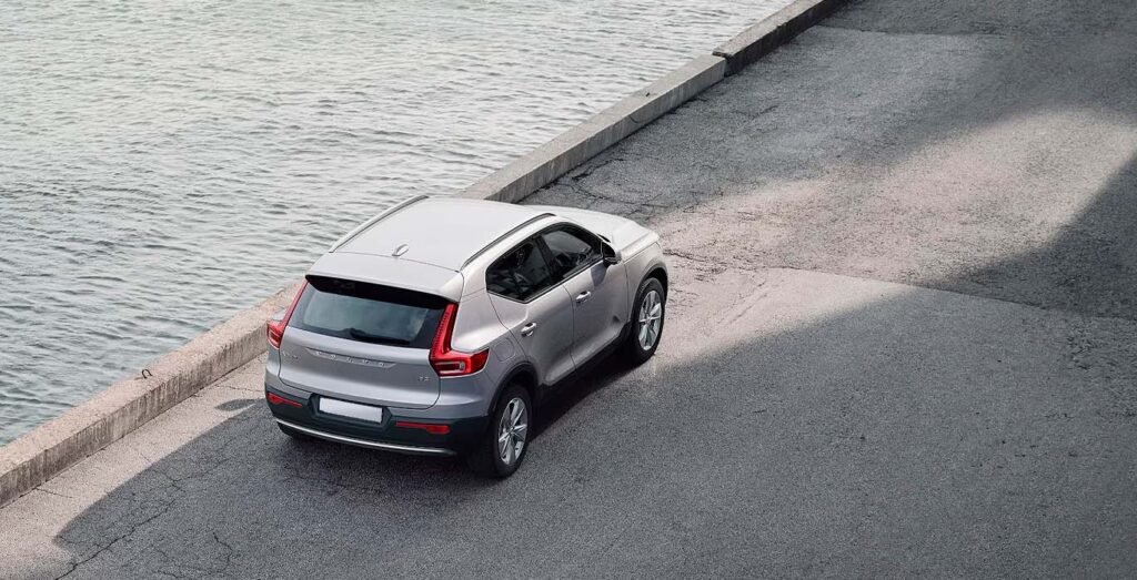 VOLVO-XC40-2.0-B3-G-Core-Auto-exterior-trasera