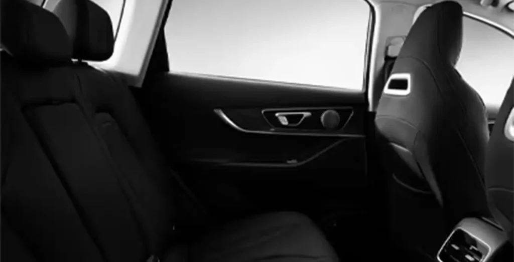 EBRO-S700-1.6-TGDI-Luxury-7-DCT-interior-trasera