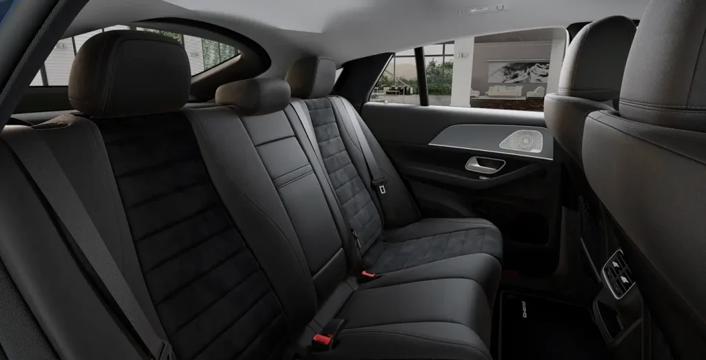Mercedes-Benz-GLE-300d-4MATIC-Coupe-interior-trasera