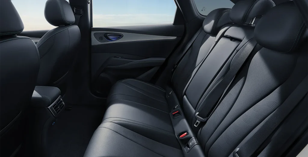 BYD-Seal-6-DM-I-Boost-Touring-interior-trasera.webp