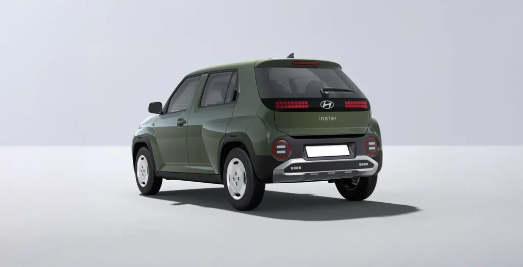 Hyundai-Inster-97cv-42kWh-Klass-verde-trasera.webp