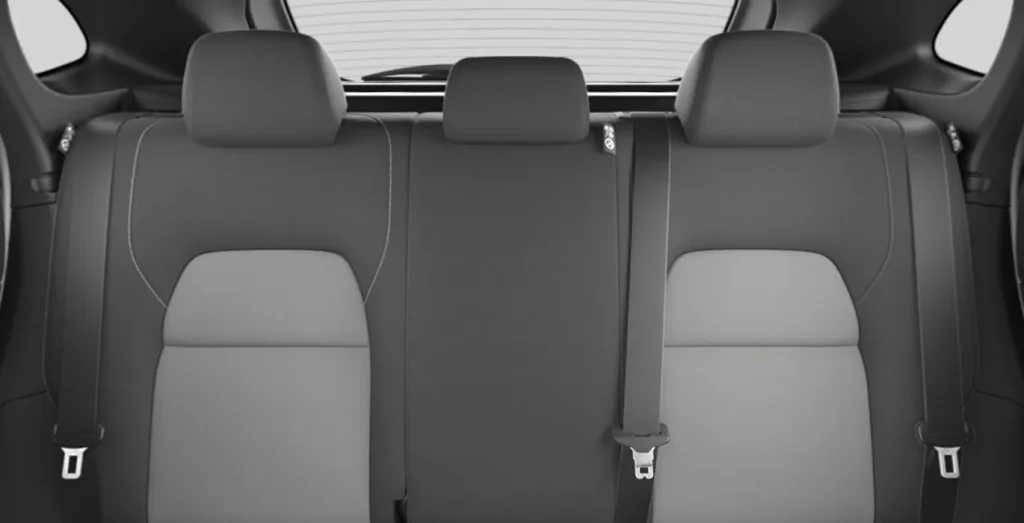 Nissan-Qashqai-5P-DIG-T-103kW-140CV-MHEV-12V-6MT-4x2-Acenta-interior-trasera.webp