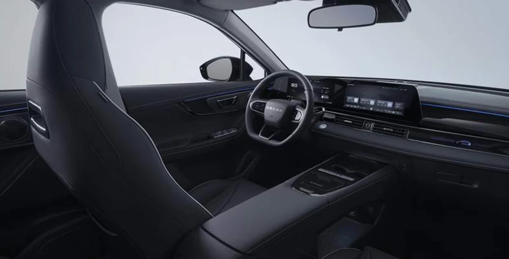 Omoda-5-EV-61kWh-Pure-155kW-interior-delantera-II.webp