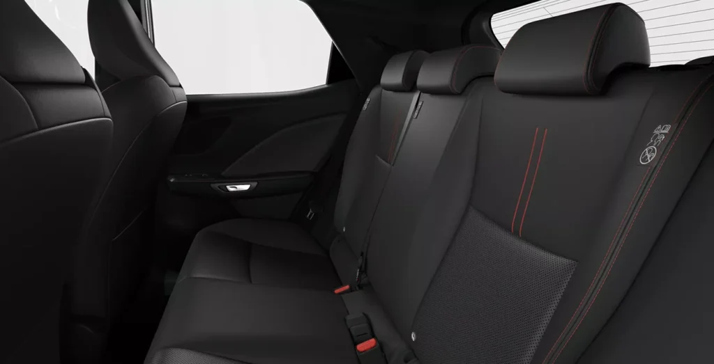 LEXUS-LBX-Elegant-Black-136CV-Aut.-interior-trasera