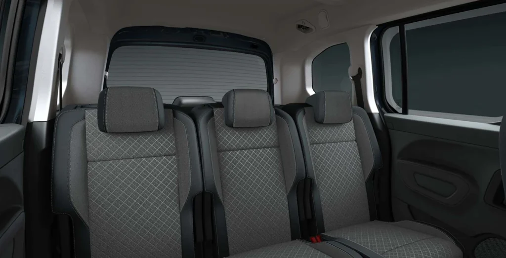 OPEL-COMBO-ULTIMATE-1.5-TD-130CV-SS-AT8-AUTOMATICO-interior-trasera